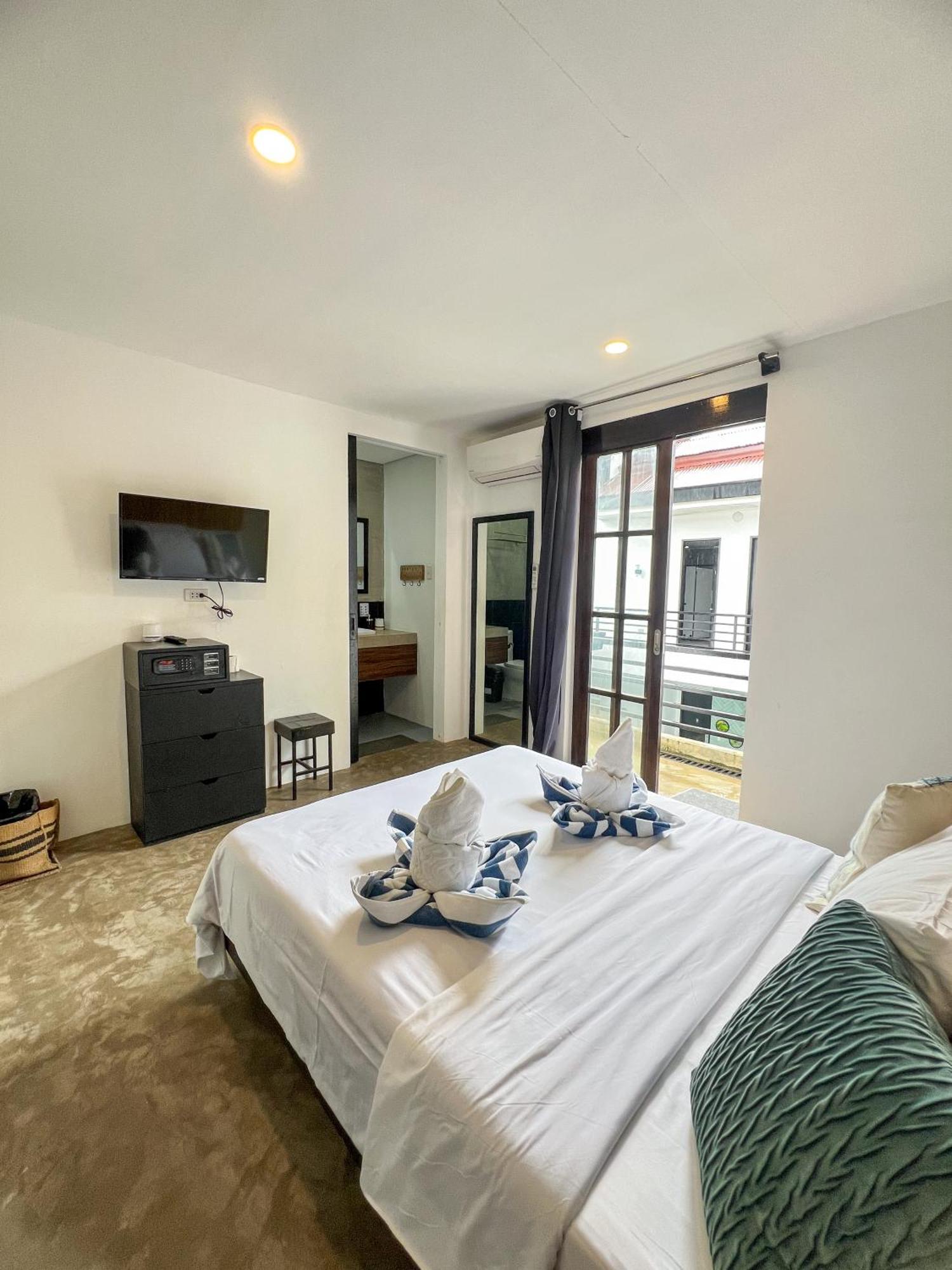 Siargao Bed And Brewery Hotel General Luna  Ngoại thất bức ảnh